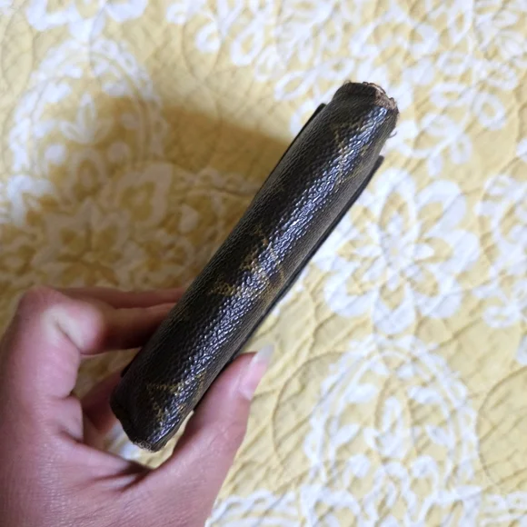 Authentic Louis Vuitton Monogram Bi-Fold - Picture 6 of 16